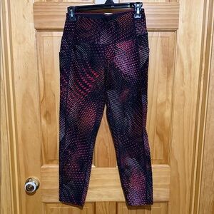 Calvin Klein Performance Black & Red Patterned Leggings, Size Medium.